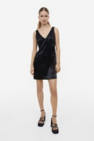 V-Kleid mit Bindedetail 19.99 €