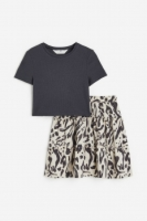 2-teiliges Set mit Shirt und Rock 20.99 €