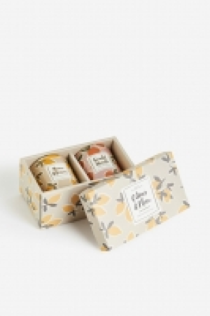 Geschenkbox mit zwei Duftkerzen 12.99 €