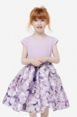 Kleid mit ausgestelltem Rock 17.99 €