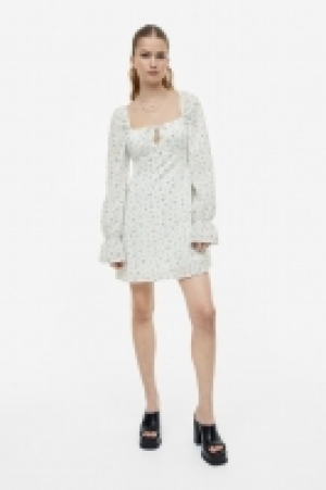 Crêpe-Kleid mit Puffärmeln 18.99 €