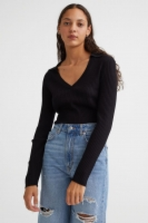 Gerippter Pullover mit Kragen 5.99 €