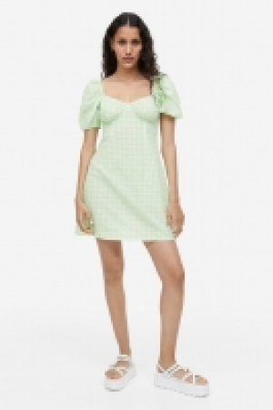 Crêpe-Kleid mit Puffärmeln 3.99 €
