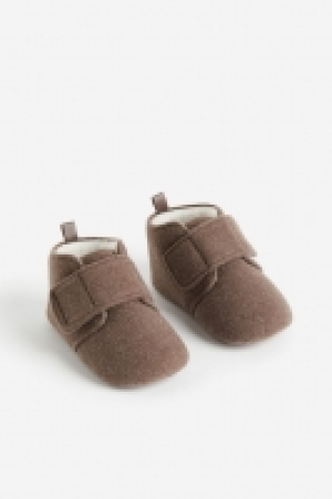 Hausschuhe 14.99 €