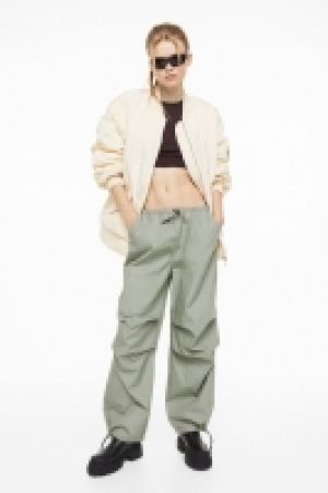Fallschirmhose 14.99 €