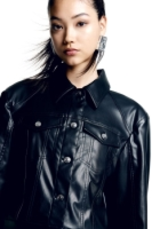 HM  Beschichtete Jacke mit Schulterpolstern