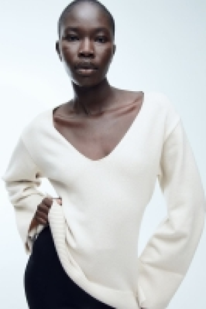 Pullover mit V-Ausschnitt 20.99 €