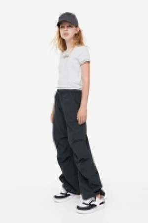 Fallschirmhose 12.99 €