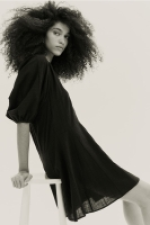 Kleid mit ausgestelltem Rock 24.99 €
