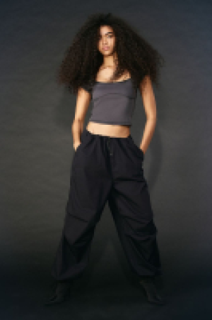 Fallschirmhose 8.99 €