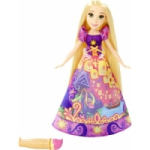 Prinzessin in magischem Märchenkleid