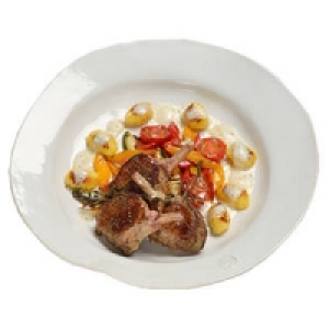 Frisches Neuseeland Lamm Frenched Racks mit Feigen, Walnuss und Karott