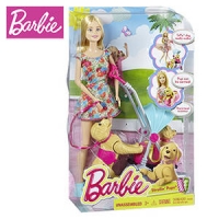 Real  Barbie Hundespaziergang