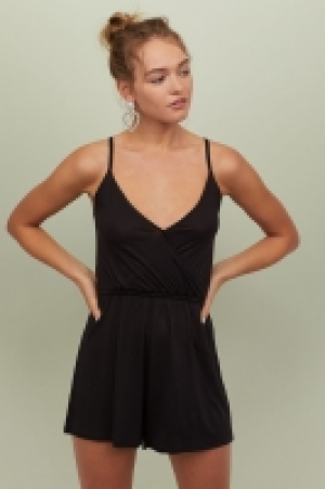  Jumpsuit mit V-Ausschnitt 5.99 €