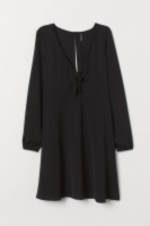  Kleid mit Bindedetail 12.99 €