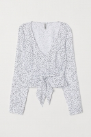  Wickelbluse mit V-Ausschnitt 9.99 €
