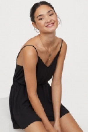  Jumpsuit mit V-Ausschnitt 9.99 €