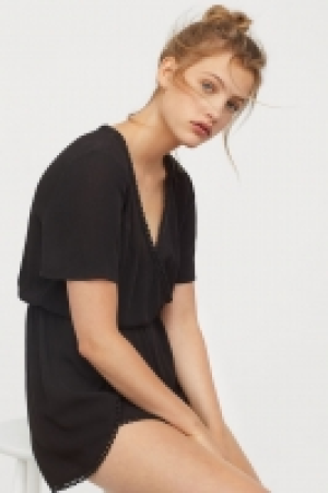  Jumpsuit mit V-Ausschnitt 17.99 €