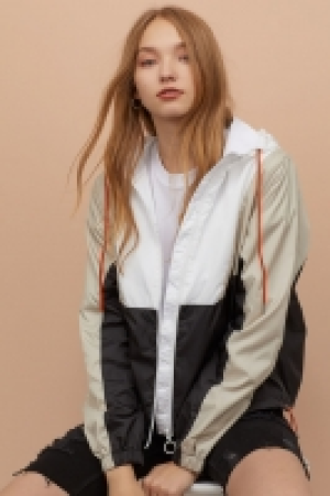  Windjacke in Blockfarben 24.99 €