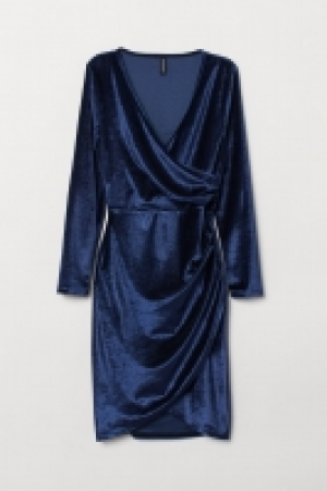  Wickelkleid aus Velours 22.99 €