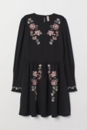  Besticktes Kleid 19.99 €