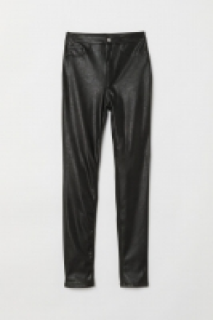  Hose aus Lederimitat 20.99 €