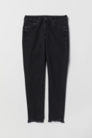  Girlfriend Regular Jeans 18.99 €