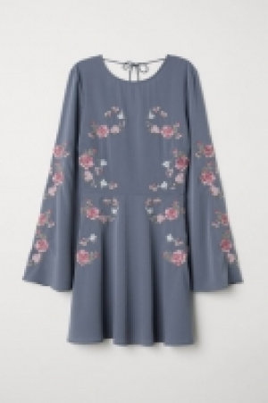  Besticktes Kleid 20.99 €