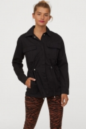  Kurzer Baumwollparka 14.99 €