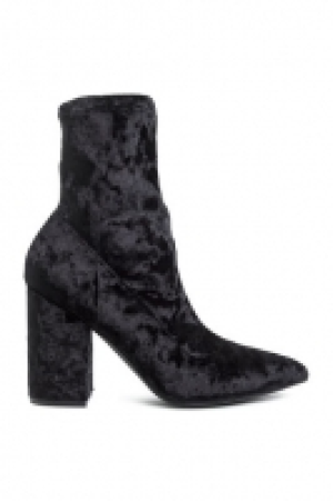  Stiefeletten aus Crashsamt 27.99 €