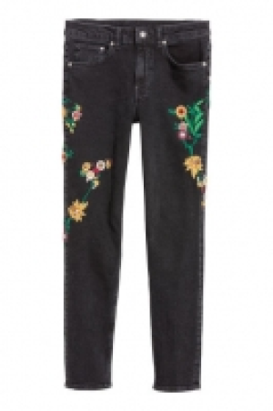 Girlfriend Regular Jeans 29.99 €