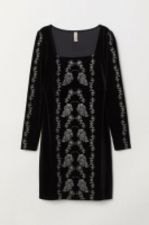  Figurbetontes Velourskleid 10.99 €