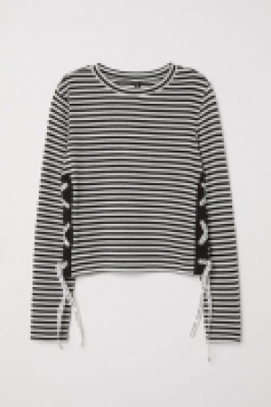  Pullover mit Schnürung 8.99 €