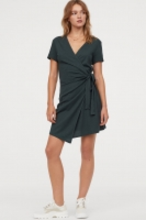  Kurzes Wickelkleid 10.99 €