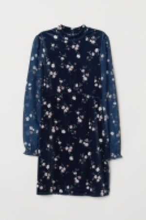 HM   Gemustertes Samtkleid