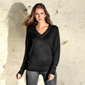 Eleganter Pullover mit Glitzersteinen 9.99 €