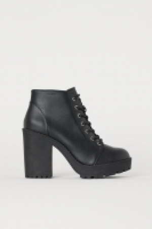  Plateauboots 17.99 €
