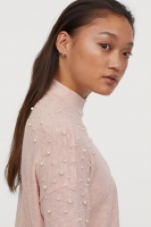  Pullover mit Perlenstickereien 10.99 €