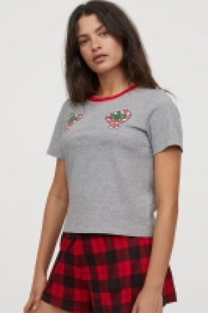  Schlafshirt und Shorts 7.99 €