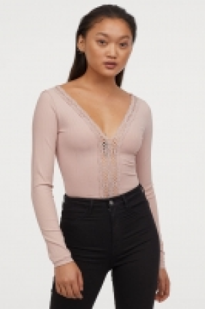  Body mit V-Ausschnitt 11.99 €
