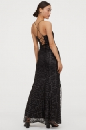  Glitzerndes Maxikleid 24.99 €