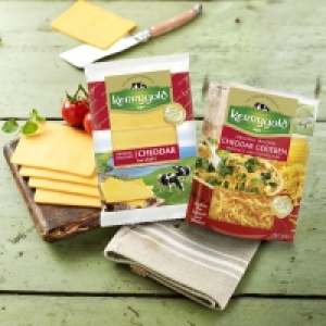 Real  Kerrygold Irischer Cheddar Scheiben oder gerieben Irischer Hart- und S