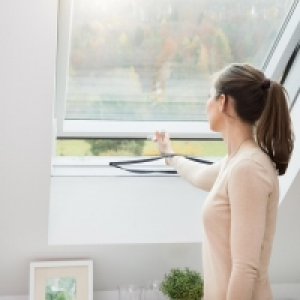 Insektenschutz für Dachfenster (150x180, schwarz) 7.99 €