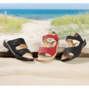 Sandale oder Pantolette in H-Weite 14.99 €