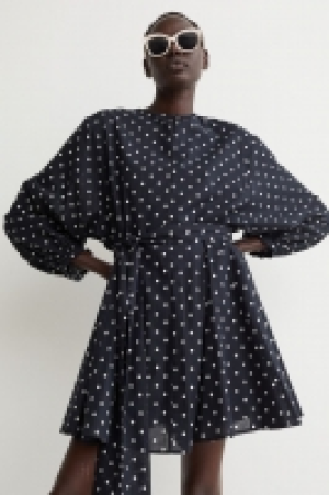 Kleid mit Bindegürtel 27.99 €