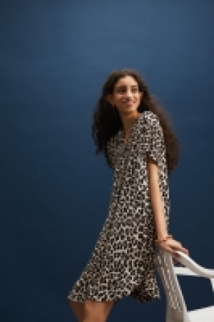 Kleid mit V-Ausschnitt 14.99 €