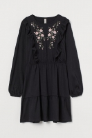 Kleid mit Stickereien 10.49 €