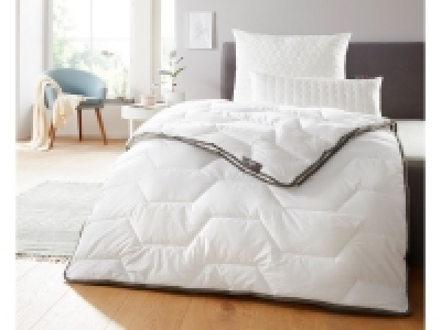 BADENIA TRENDLINE 4-Jahreszeiten-Bettdecke »Basic«, zweilagig, kochfes 52.90 €