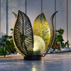 Solar-Leuchte Palmblätter aus Metall, ca. 18x18x22cm 7.99 €