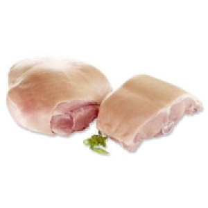 Frischer Spanferkelr&uuml;cken oder Spanferkelkeule